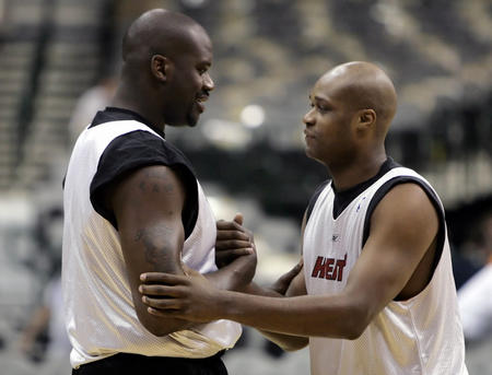 记贴着防线 记贴着防线